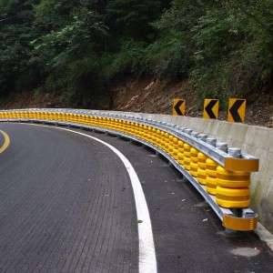 Roller Crash Barrier in Pune